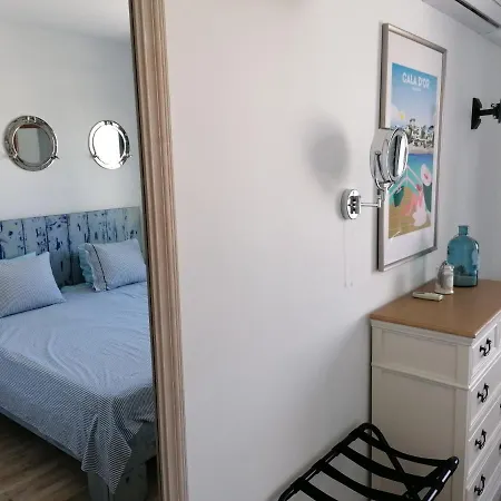 Marina Calador Harbourview: Seaside Oasis With Pool And Garden Apartment