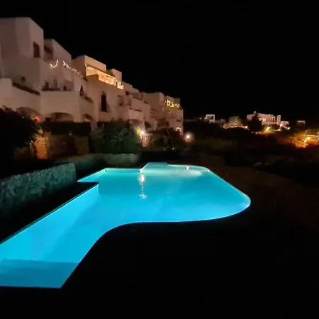 Marina Calador Harbourview: Seaside Oasis With Pool And Garden Apartment