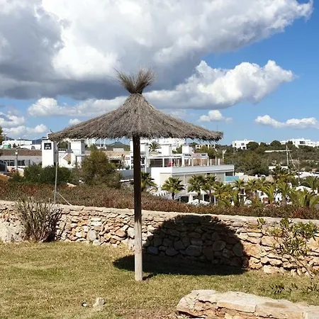 Marina Calador Harbourview: Seaside Oasis With Pool And Garden Apartment