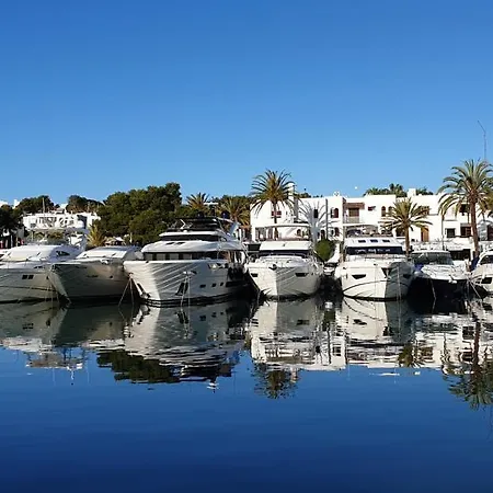 Marina Calador Harbourview: Seaside Oasis With Pool And Garden Apartment *