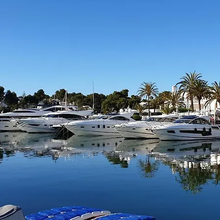 Marina Calador Harbourview: Seaside Oasis With Pool And Garden Apartment